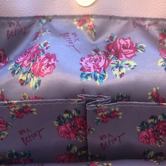 NWOT Betsey Johnson Neutral Striped Leather Tote Bag - Picture 5 of 6